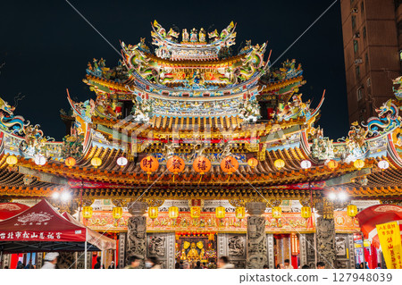 台灣，松山慈佑宮 *部分區域為柔焦 127948039