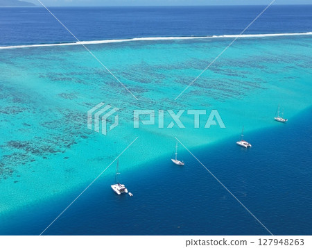 塔希提島莫雷阿島潟湖海岸線的鳥瞰圖 127948263