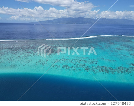 Aerial view of the coastline of the lagoon of Moorea, Tahiti 127948453