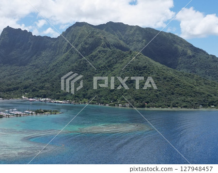 塔希提島莫雷阿島美麗海岸線的鳥瞰圖 127948457
