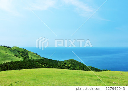 Miyazaki Prefecture: Blue sky and sea at Cape Toi 127949043