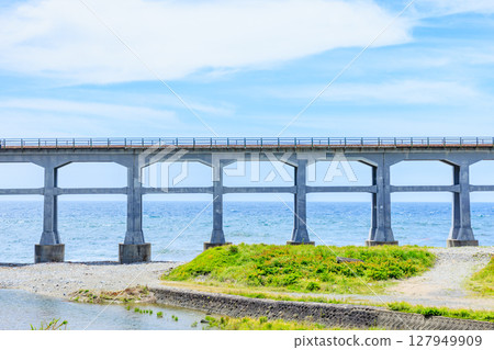 Sogogawa Bridge in early summer, Abu District, Yamaguchi Prefecture 127949909