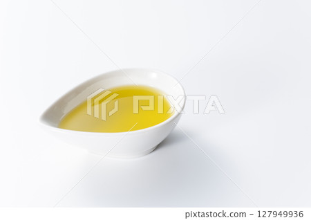 Olive oil  127949936