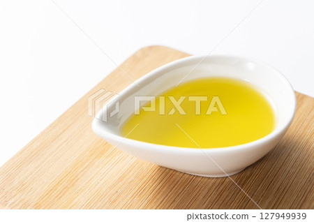 Olive oil  127949939