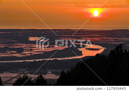 The sunset reflected on the vast rice fields and Mogami River from Chokai Forest in Yamagata Prefecture The sunset reflected on the vast rice fields and Mogami River from Chokai Forest in Yamagata Prefecture 127950445