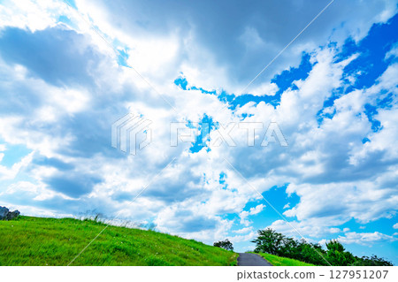 藍天和雲彩和大草原 藍天和雲彩和大草原 127951207