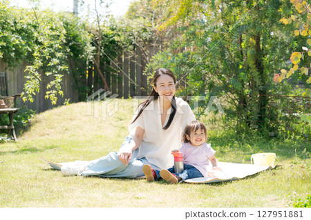 父母在野餐 127951881