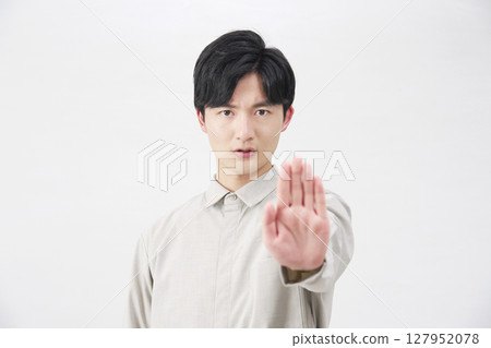 Male, prohibited pose, 20s, white background 127952078