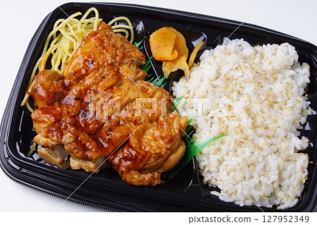 Delicious chicken bento 127952349
