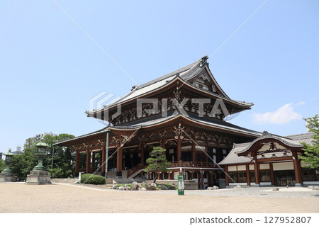 The Nagoya Betsuin (Higashi Betsuin) of the Otani branch of the Shinshu sect of Buddhism, located in Tachibana, Naka-ku, Nagoya The Nagoya Betsuin (Higashi Betsuin) of the Otani branch of the Shinshu sect of Buddhism, located in Tachibana, Naka-ku, Nagoya 127952807