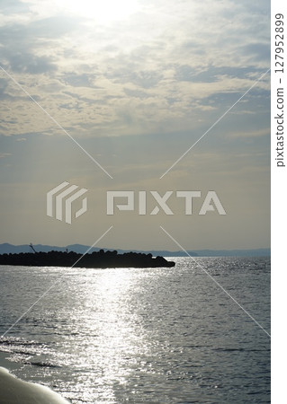 在海上日落 在海上日落 127952899