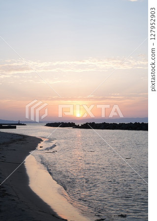 beautiful beach sunset beautiful beach sunset 127952903