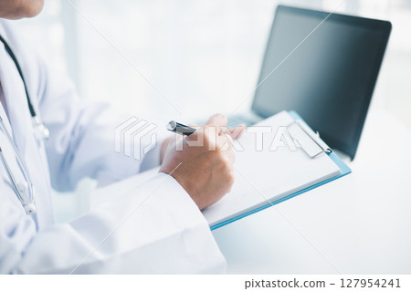Concept business doctor education essential globalization, student learn and study in university and college to master knowledge needed travel global economy. book stethoscope for medical health care 127954241