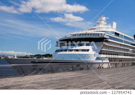 Cruise ship at anchor (Asuka III) Cruise ship at anchor (Asuka III) 127954741