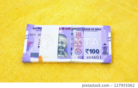Indian Currency 100 Rupee Note Bundle 127955062