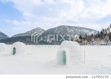 北海道鹿追町 - 冬天的冰雪世界 - 然別湖古潭 - 湖上建造的冰屋 127955170
