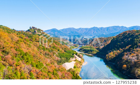 Naegi Castle ruins and the Kiso River (Autumn) 127955238