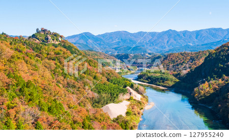 Naegi Castle ruins and the Kiso River (Autumn) 127955240