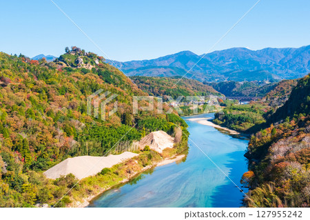 Naegi Castle ruins and the Kiso River (Autumn) 127955242