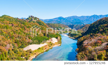 Naegi Castle ruins and the Kiso River (Autumn) 127955246