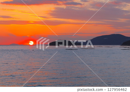 A view of Ako-misaki, the mysterious Daruma sunset, and a mirage from the cape "Mofuribana" in Murozu, a retro port town in Harima 127956462