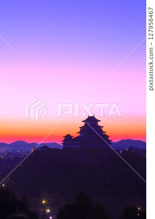 世界遺產、國寶姬路城的日出（從男山自來水公園眺望） 127956467