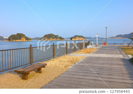 Toba Marine Terminal / View of the three islands and Dolphin Island in the distance / Ise-Shima National Park 127956493