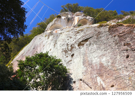 "Hana no Iwaya" on the Kumano Kodo and Iseji Route, a World Heritage Site / Nationally designated natural monument 127956509