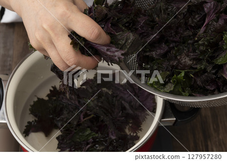 無糖紅紫蘇汁的製作過程 無糖紅紫蘇汁的製作過程 127957280