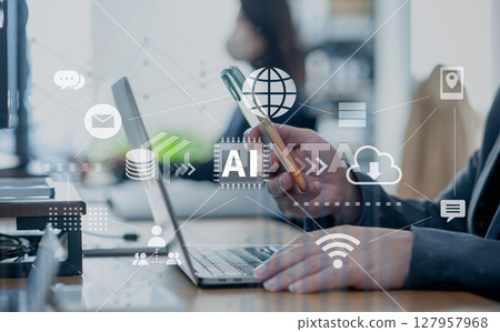 商業場景、使用生成式人工智慧的數位工作流程、操作智慧型手機的手部特寫、雲端、數位轉型 商業場景、使用生成式人工智慧的數位工作流程、操作智慧型手機的手部特寫、雲端、數位轉型 127957968