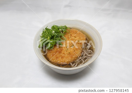 炸丸子蕎麥麵 炸丸子蕎麥麵 127958145