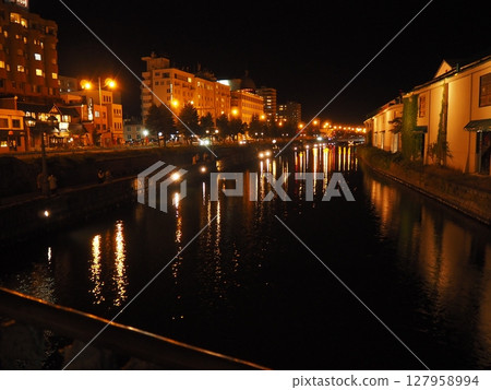 Night view of Otaru Canal 127958994