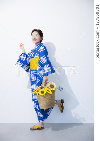 A woman in a yukata 127959801
