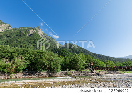 <Nagano Prefecture> The magnificent view of Kamikochi: Mt. Rokuhyaku and the Azusa River 127960022