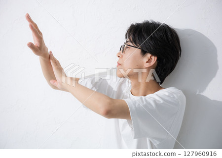 A man wearing glasses applying sunscreen 127960916