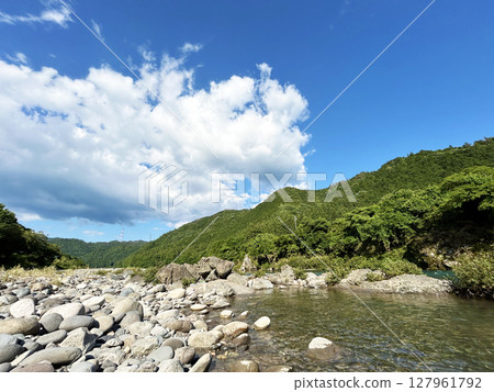 與河景觀 與河景觀 127961792