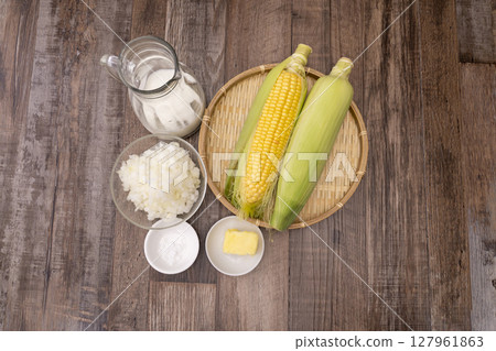 Steps for making corn soup using freshly harvested corn Ingredients 127961863
