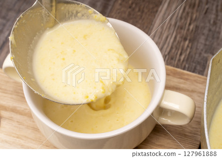 The process of making corn soup using freshly harvested corn The process of making corn soup using freshly harvested corn 127961888