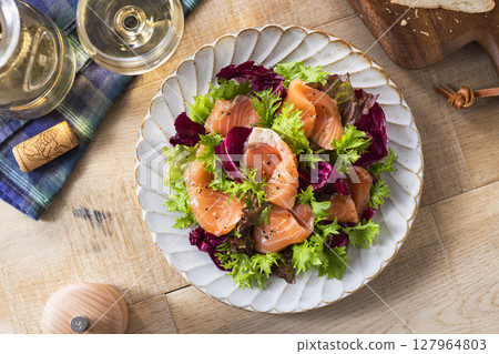 鮭魚芥末蔬菜沙拉 鮭魚芥末蔬菜沙拉 127964803