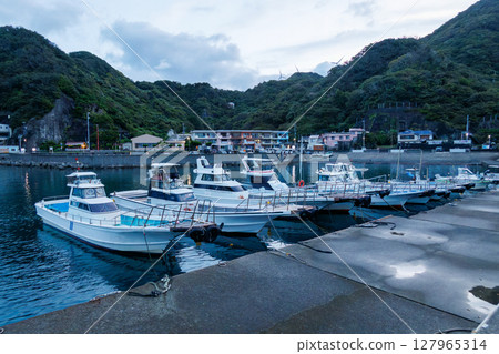I was on a boat fishing for spiny lobsters with gill nets. Nakagi Hirizo Beach, Minamiizu Town, Kamo District, Izu Peninsula, 2024 127965314