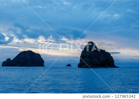 I was on a boat fishing for spiny lobsters with gill nets. Nakagi Hirizo Beach, Minamiizu Town, Kamo District, Izu Peninsula, 2024 I was on a boat fishing for spiny lobsters with gill nets. Nakagi Hirizo Beach, Minamiizu Town, Kamo District, Izu Peninsula, 2024 127965342