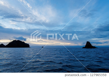 I was on a boat fishing for spiny lobsters with gill nets. Nakagi Hirizo Beach, Minamiizu Town, Kamo District, Izu Peninsula, 2024 127965350