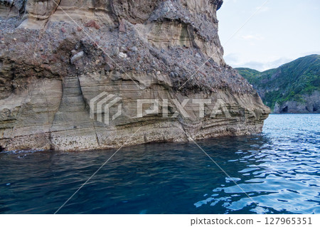 I was on a boat fishing for spiny lobsters with gill nets. Nakagi Hirizo Beach, Minamiizu Town, Kamo District, Izu Peninsula, 2024 I was on a boat fishing for spiny lobsters with gill nets. Nakagi Hirizo Beach, Minamiizu Town, Kamo District, Izu Peninsula, 2024 127965351