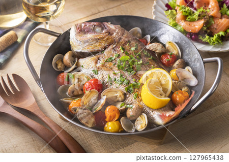 Akuapattsua of sea bream 127965438