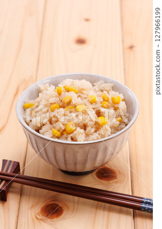 看起來很美味的玉米飯 127966199