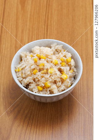 看起來很美味的玉米飯 127966206