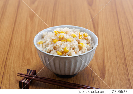 看起來很美味的玉米飯 127966221