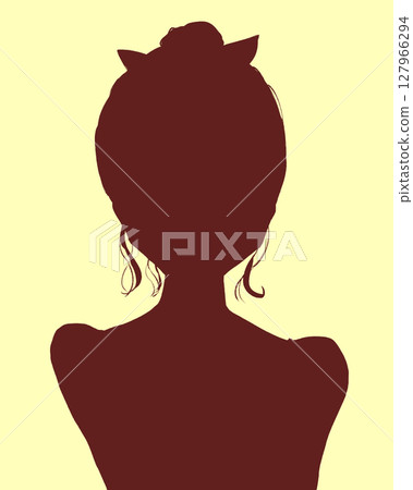 戴著髮帶和髮髻的女人,手放在臉頰上,剪影 戴著髮帶和髮髻的女人,手放在臉頰上,剪影 127966294