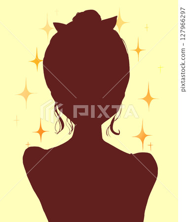 戴著髮帶和髮髻的女人，雙手放在臉頰上，輪廓分明，閃閃發光 127966297