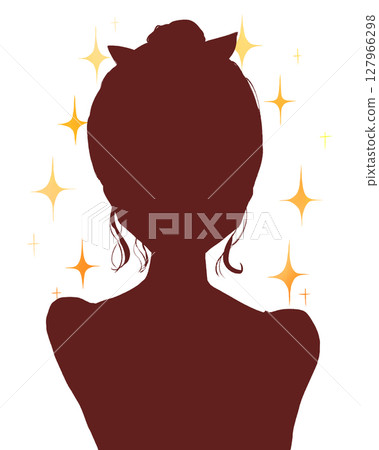 戴著髮帶和髮髻的女人,雙手放在臉頰上,輪廓分明,閃閃發光 戴著髮帶和髮髻的女人,雙手放在臉頰上,輪廓分明,閃閃發光 127966298